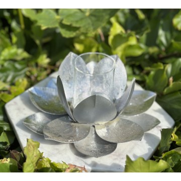 Lotus sølv metal og glas - Lotus Lysestager - GodKarmaShop